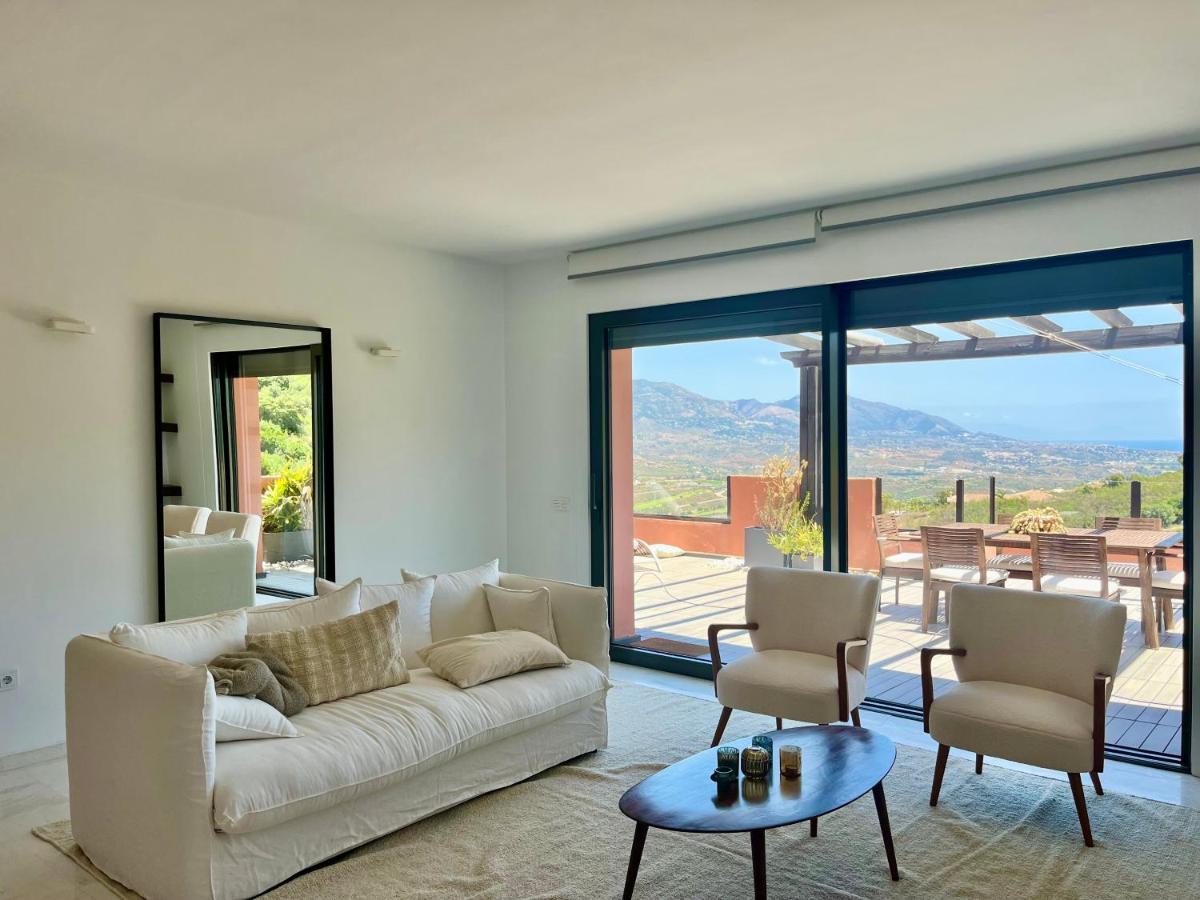 Bright In The Hills Of Elviria Apartment Malaga