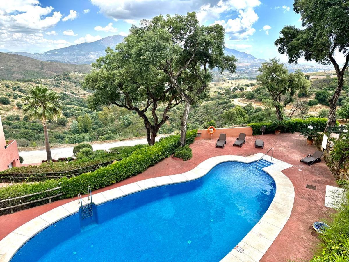Apartment Bright In The Hills Of Elviria Malaga